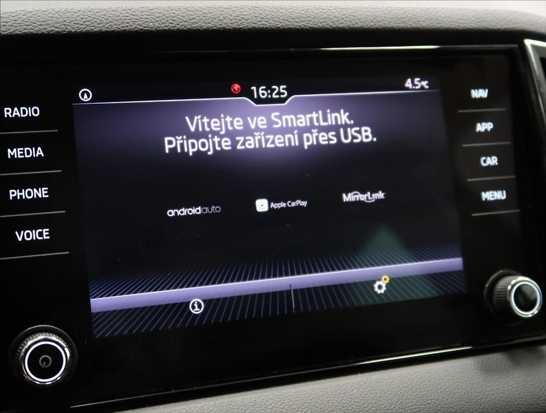 Škoda Karoq 1,5 TSI ČR 1. MAJ NAVI 2x ALU - fotka 26 z 45