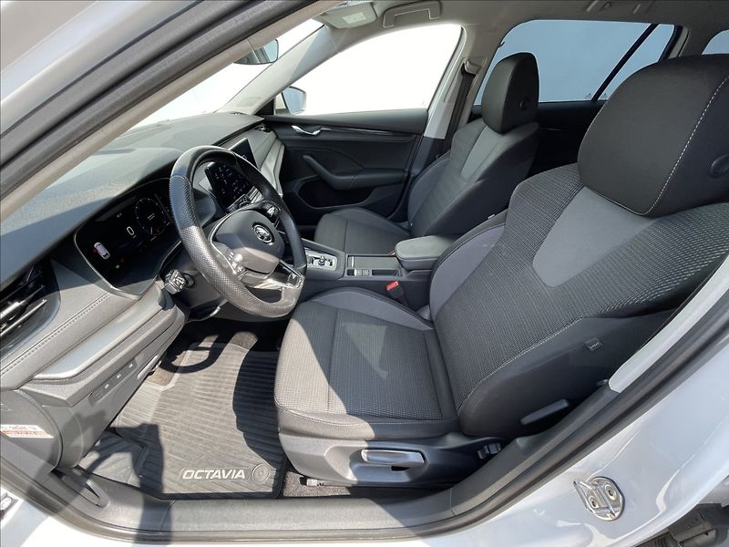 Škoda Octavia 2,0 TDI DSG Ambition Plus PDC - fotka 4 z 23