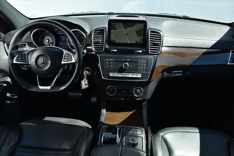 Mercedes-Benz GLS 350d 4MATIC AMG 7-MÍST DPH - fotka 15 z 34