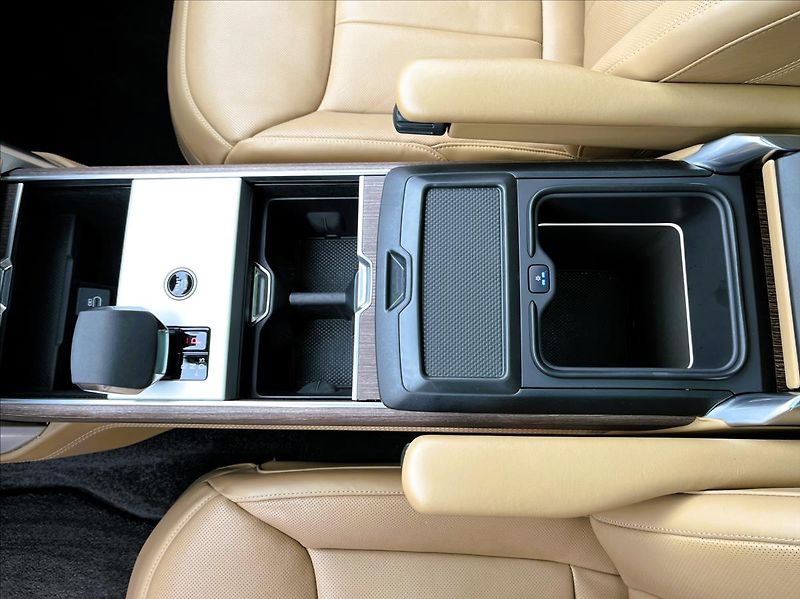 Land Rover Range Rover (2026) 3,0 D350 AUTOBIOGRAPHY SWB - fotka 31 z 43