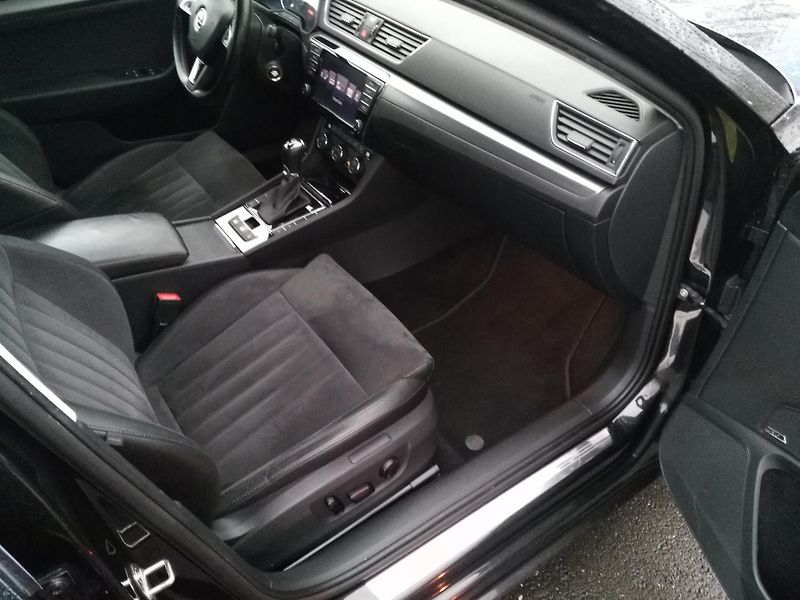 Škoda Superb 2,0 TDI 4x4 /140 kW/ - fotka 33 z 40