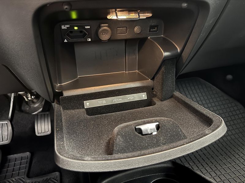 Citroën Grand C4 SpaceTourer 1.5 Blue HDi 130 EAT8 Shine P. - fotka 41 z 53