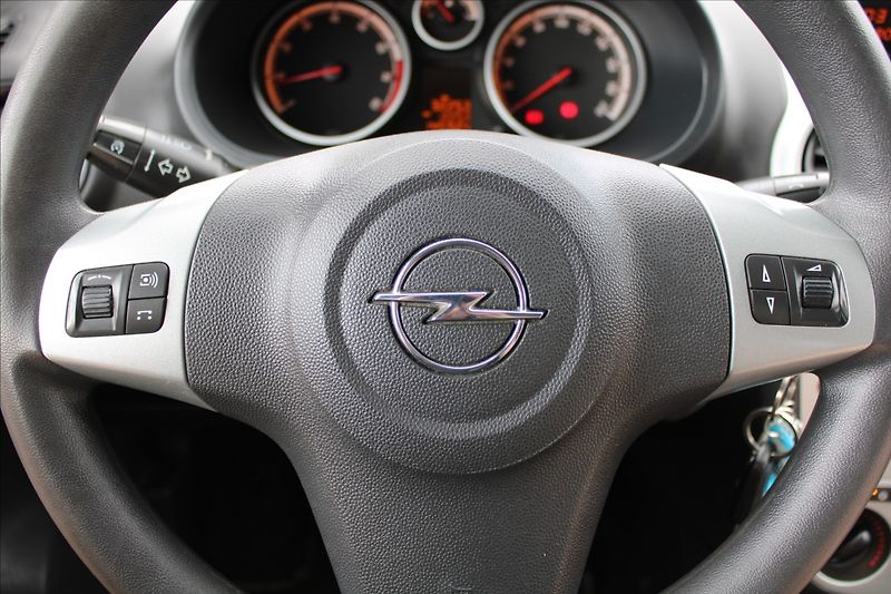 Opel Corsa 1,4 i  KLIMATIZACE, TEMPOMAT - fotka 13 z 24