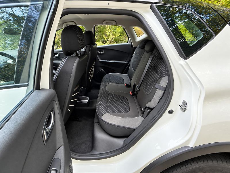 Renault Captur 1,3 TCe 96kW Intens LED Navi - fotka 10 z 42