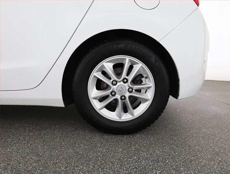 Hyundai i30 (2016) 1.6 MPI, Serv.kniha, Tempomat - fotka 19 z 19
