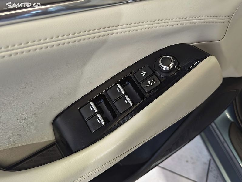 Mazda 6 2.5 i 143kW A/T REVOLUTION TOP - fotka 23 z 28
