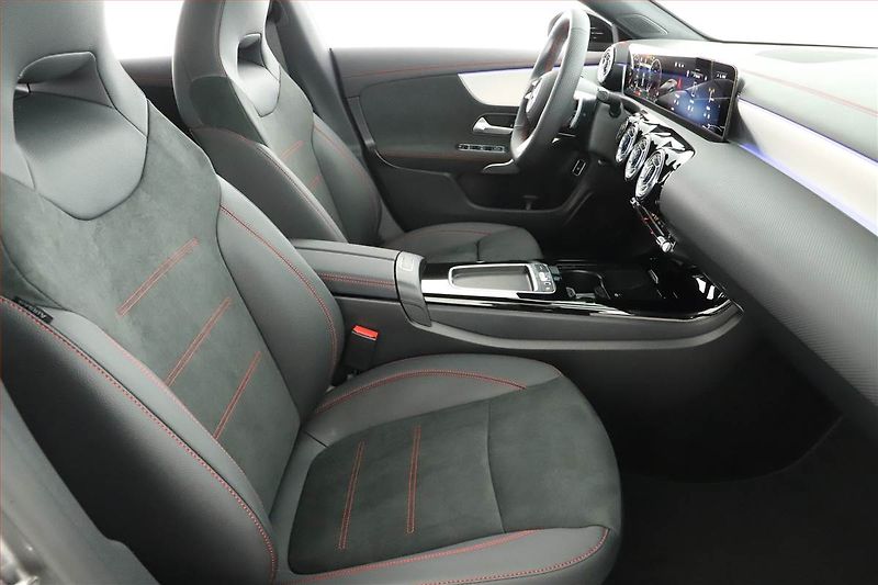 Mercedes-Benz CLA (2025) 180 d, AMG Line - fotka 7 z 24