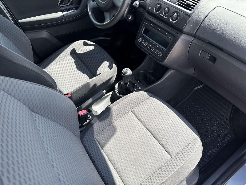 Škoda Roomster (2011) 1.2 TSI Ambition - fotka 9 z 24