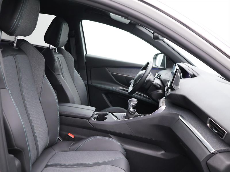 Peugeot 5008 1,2 PT 96kW Allure 7-Míst CZ - fotka 11 z 32