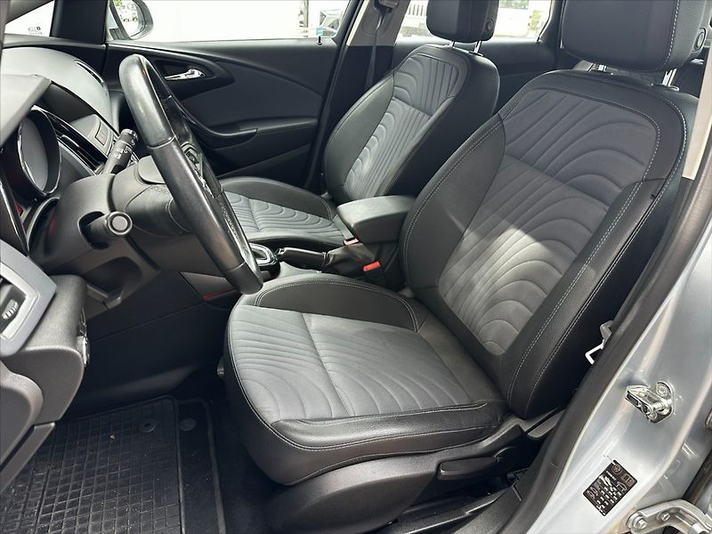 Opel Astra 1,4 103 kW TURBO automat, CZ - fotka 10 z 36