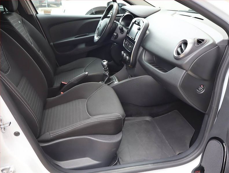 Renault Clio (2017) 1.2 TCe, Navi, Tempomat - fotka 9 z 17