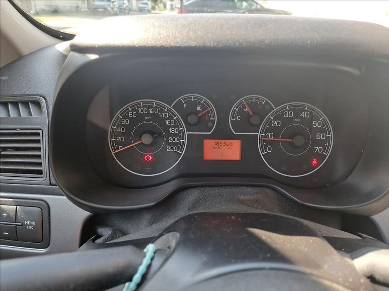 Fiat Punto 1,2 i - fotka 23 z 32