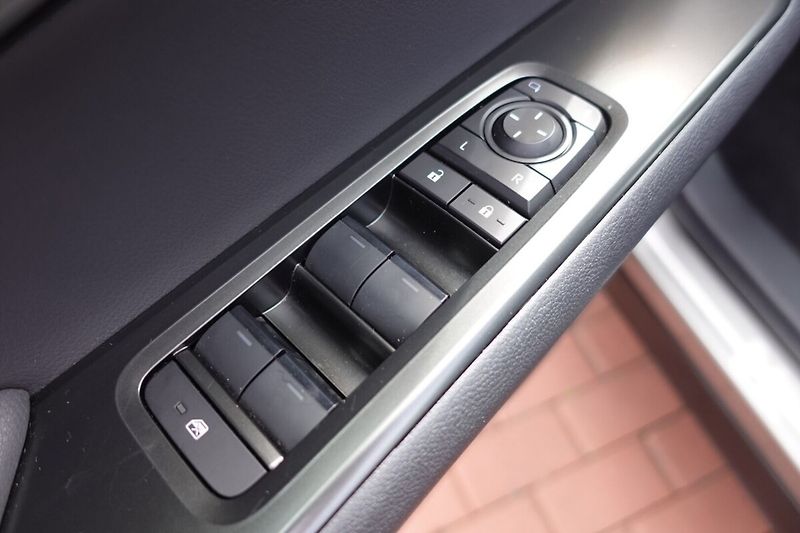 Lexus UX 300h UX300h F SPORT Design - fotka 11 z 36