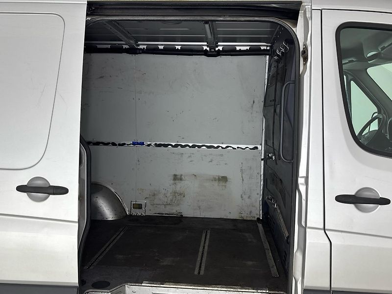 Volkswagen Crafter Skříň skříňový vůz  2,0 TDI - fotka 8 z 24