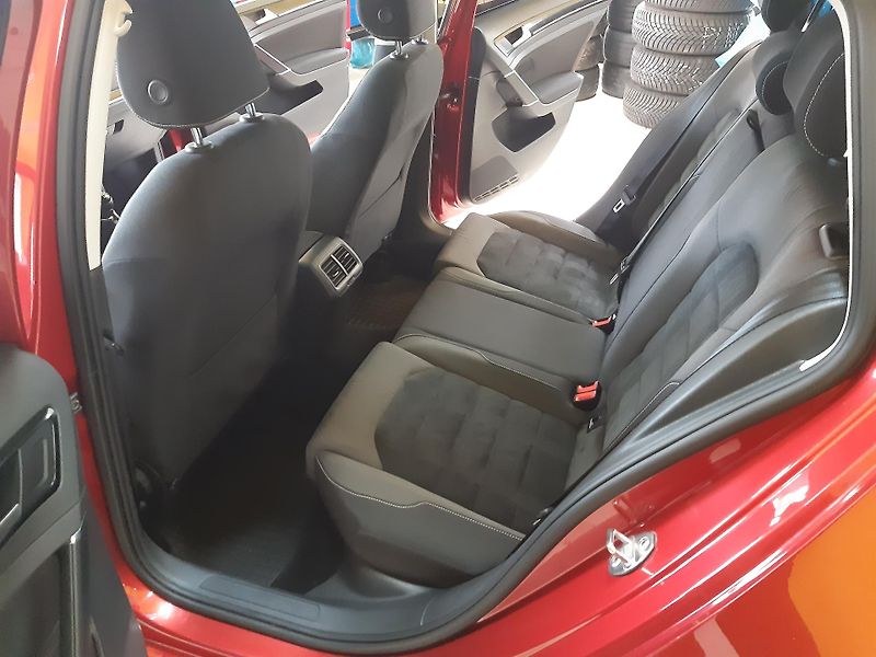 Volkswagen Golf 1.4 TSI NAVI XENON WEBASTO - fotka 21 z 26