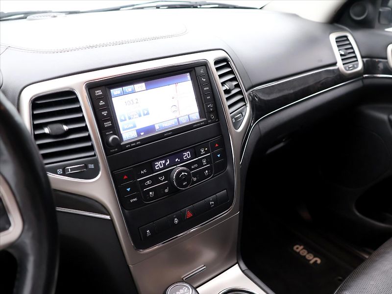 Jeep Grand Cherokee 3.0 CRD 177kW Overland 4WD Aut - fotka 24 z 37