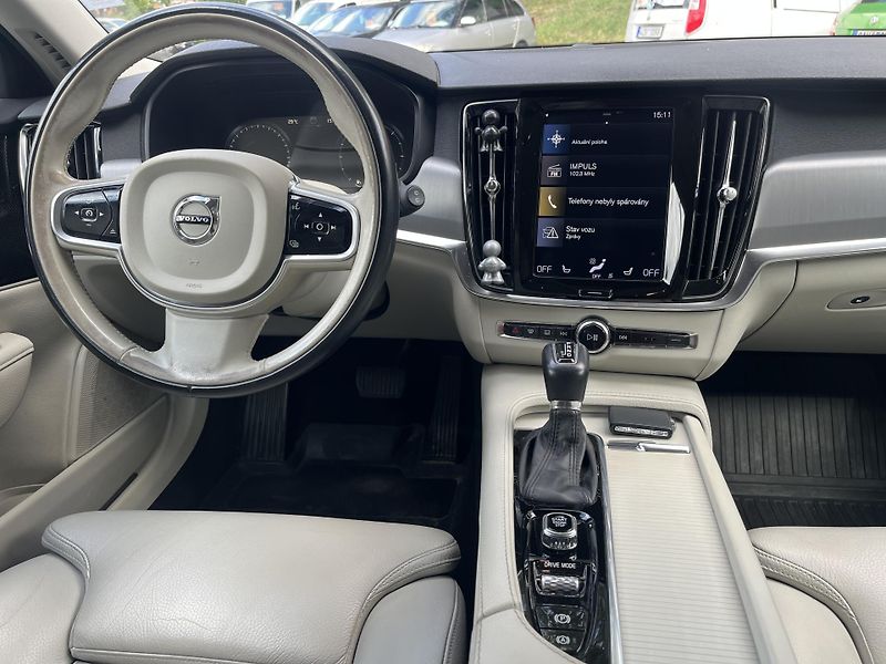 Volvo V90 (2019) 2,0 D4 140 Kw 4X4 AUT - fotka 14 z 20