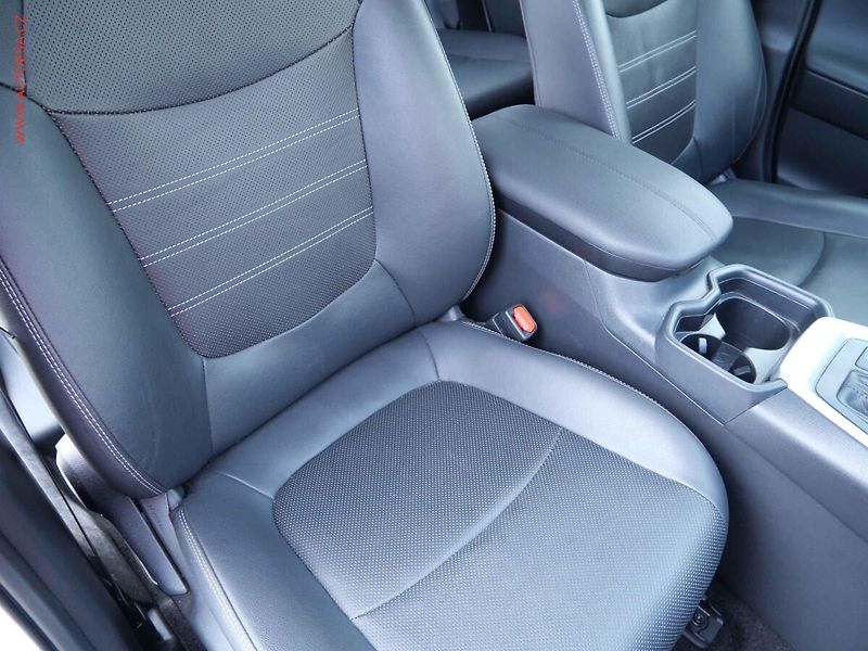 Toyota RAV4 (2020) 2.5HYBRID 4x4, ČR, servis - fotka 12 z 25