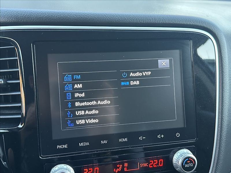 Mitsubishi Outlander 2,4 PHEV 224PS  Diamant 4x4 A/ - fotka 35 z 58