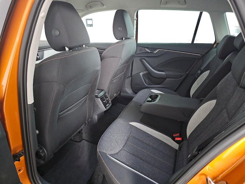 Škoda Kamiq (2025) 1.0TSI 85kW TOP Selection DSG - fotka 7 z 33