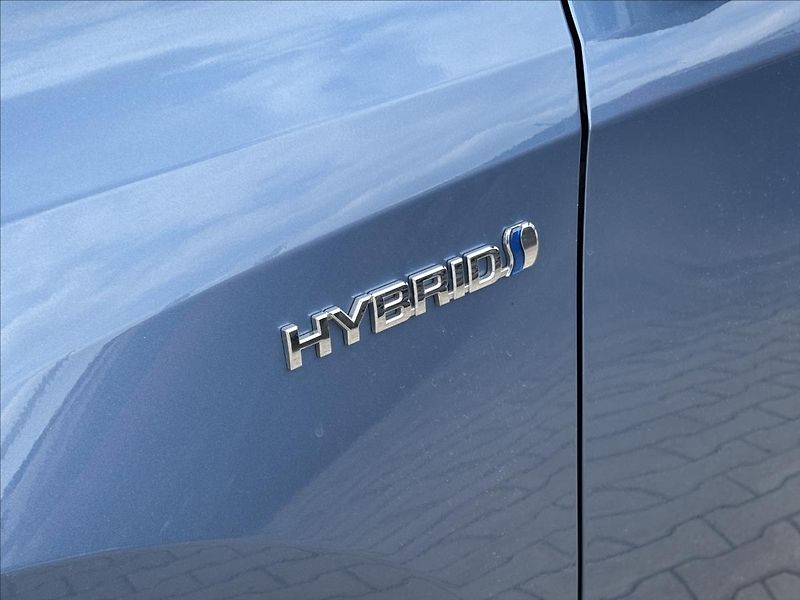 Toyota Auris 1,8 Hybrid e-CVT TS Executive - fotka 10 z 36