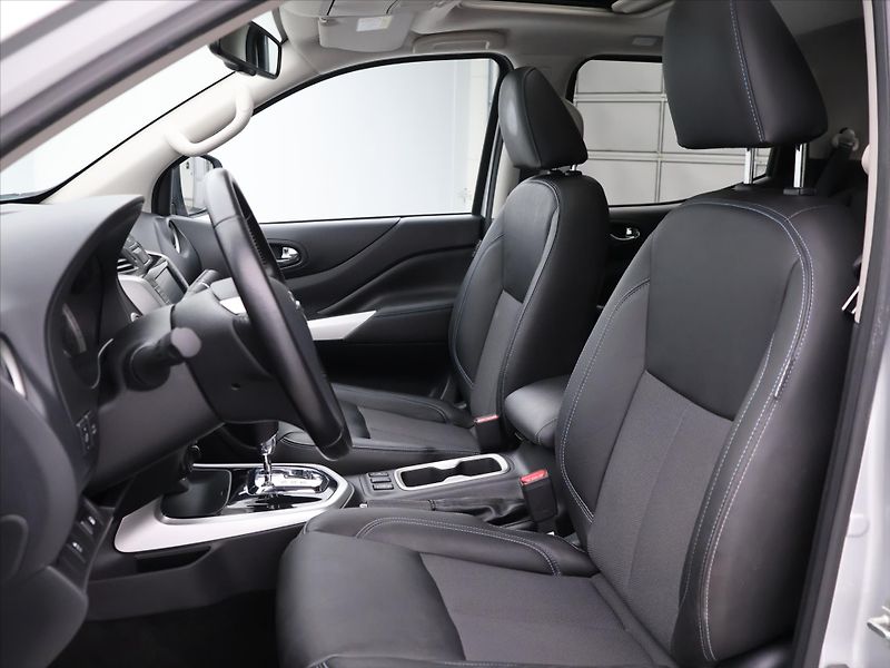 Nissan Navara 2.3 dCi 140kW Automat CZ Tekna - fotka 11 z 36