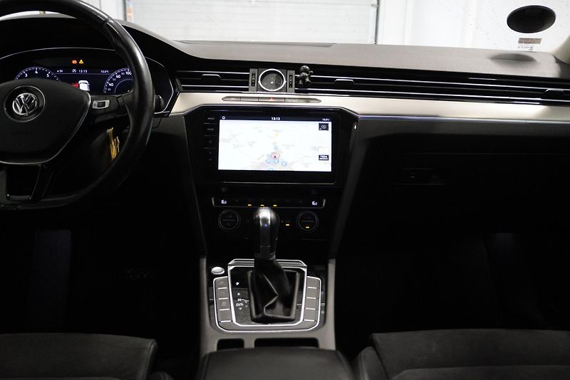 Volkswagen Passat 2,0 TSI 162kW DIGITAL, AUTOMAT - fotka 24 z 28