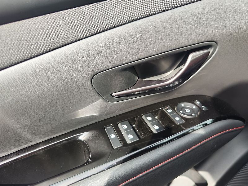 Hyundai Tucson 1.6 T-GDI/158kW HEV N-Line 6AT - fotka 36 z 38