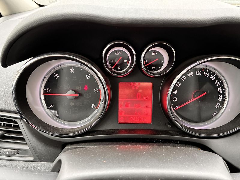 Opel Zafira Tourer 2.0CDTi 125kW AT 7MÍST - fotka 17 z 29