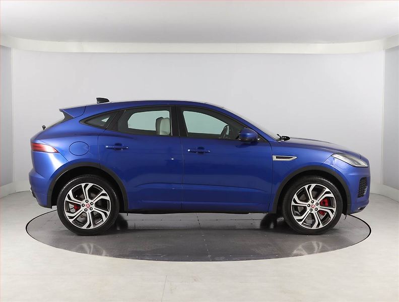 Jaguar E-Pace (2019) P300 AWD - fotka 6 z 26