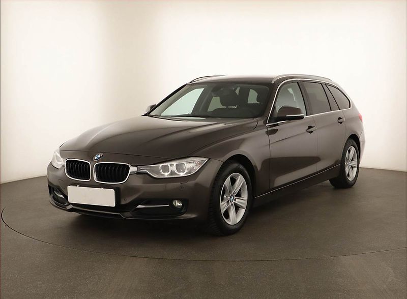 BMW Řada 3 (2014) 318 d, Navi, Xenony, Tempomat - fotka 2 z 14
