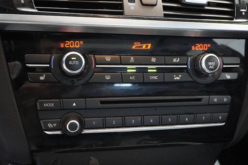 BMW X3 3.0d 230 kW XDRIVE AUTOMAT - fotka 17 z 32