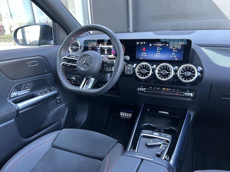 Mercedes-Benz GLA 200d 4MATIC AMG Style Edition - fotka 13 z 27