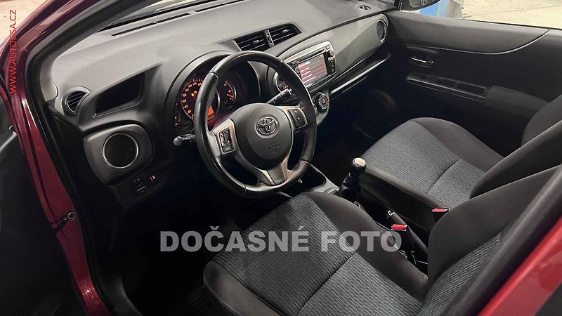Toyota Yaris (2013) 1.0 VVT- i, ČR, Active, AC - fotka 3 z 3