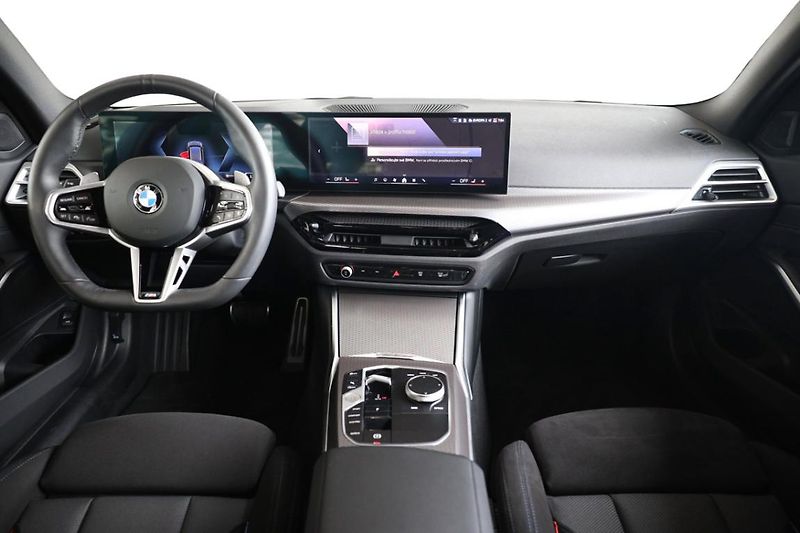 BMW Řada 3 330i xDrive Touring - fotka 5 z 21