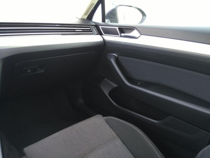 Volkswagen Passat 1,4 TSI  /110 kW/  - fotka 10 z 45