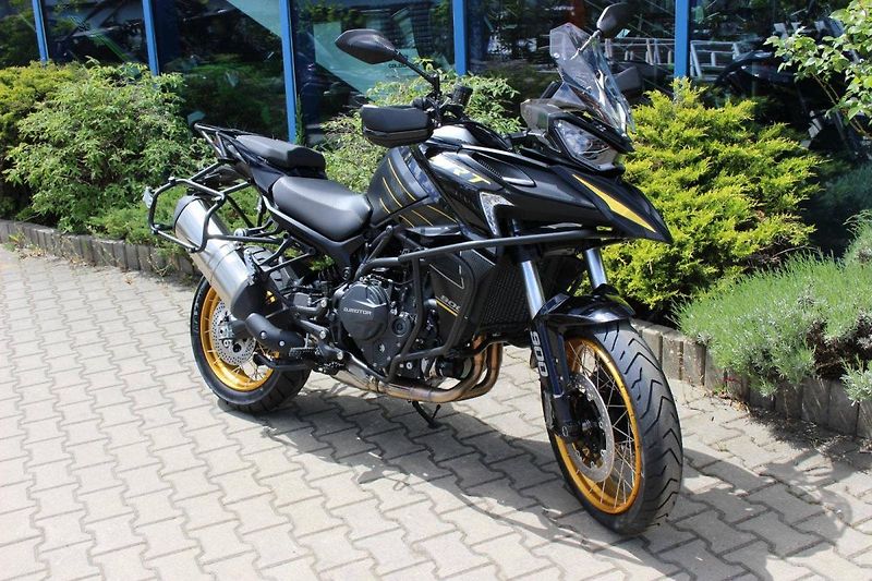 QJ Motor (2026) SRT 900 SX 2026 VČ 3  KUFRŮ SK - fotka 1 z 10