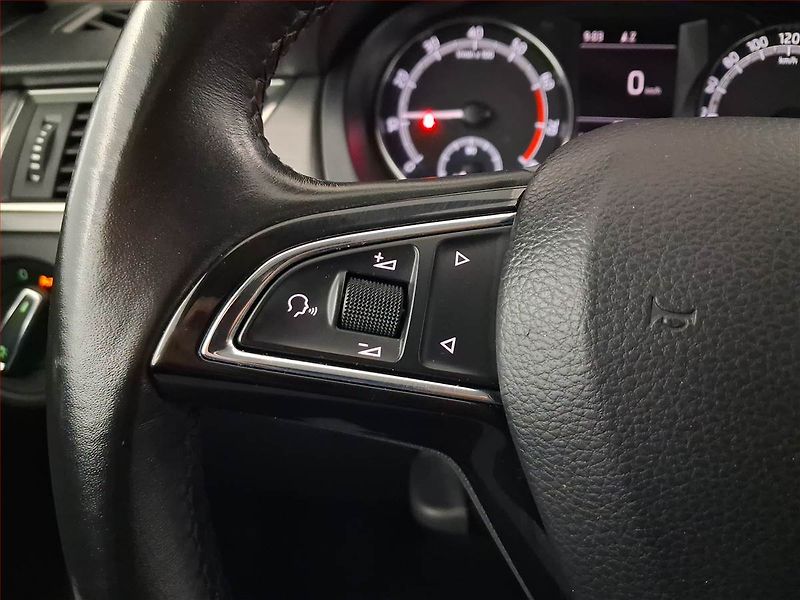 Škoda Rapid (2018) Style 1.0 TSI, Serv.kniha - fotka 16 z 19
