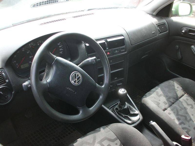 Volkswagen Golf (1998) VOLAT 602 696118 - fotka 2 z 4
