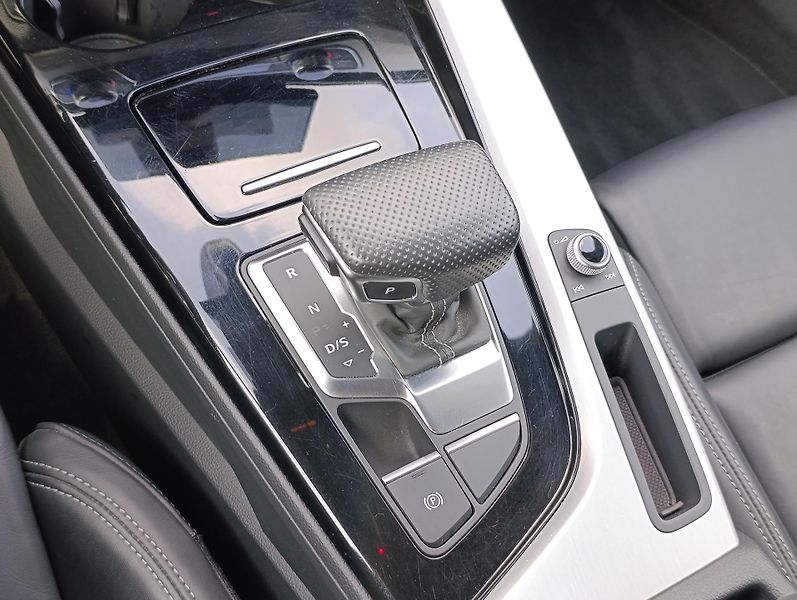 Audi A4 AVANT 40TDI QUATTRO S-LINE DPH - fotka 29 z 35
