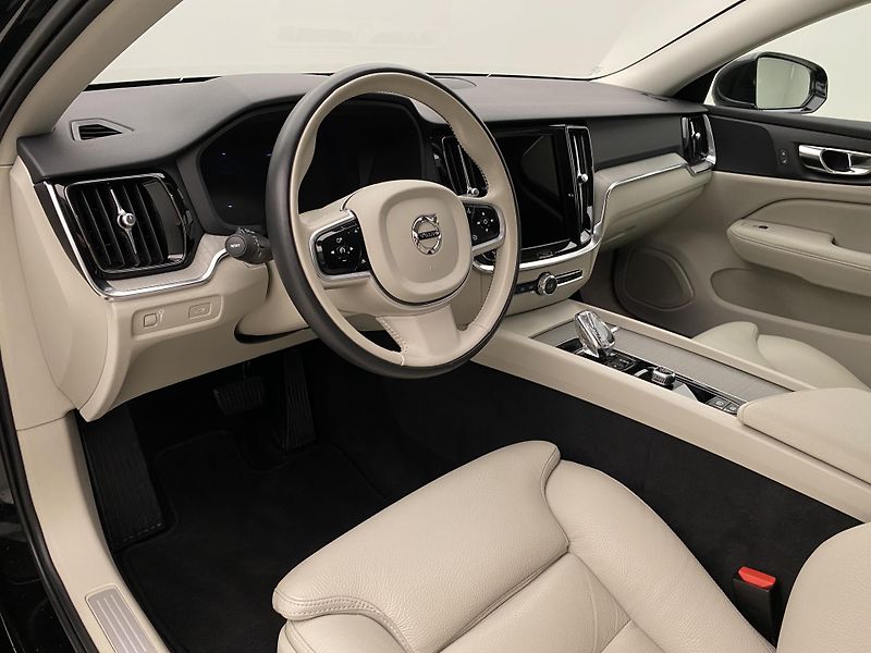 Volvo V60 B5 INSCRIPTION AUT REZERVACE - fotka 4 z 42