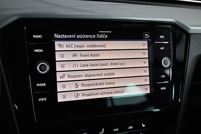 Volkswagen Passat (2022) 2.0 LED DSG ACC R-LINE Paket K - fotka 19 z 33