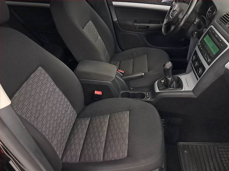 Škoda Octavia (2011) Ambiente Plus 1.2 TSI - fotka 7 z 15