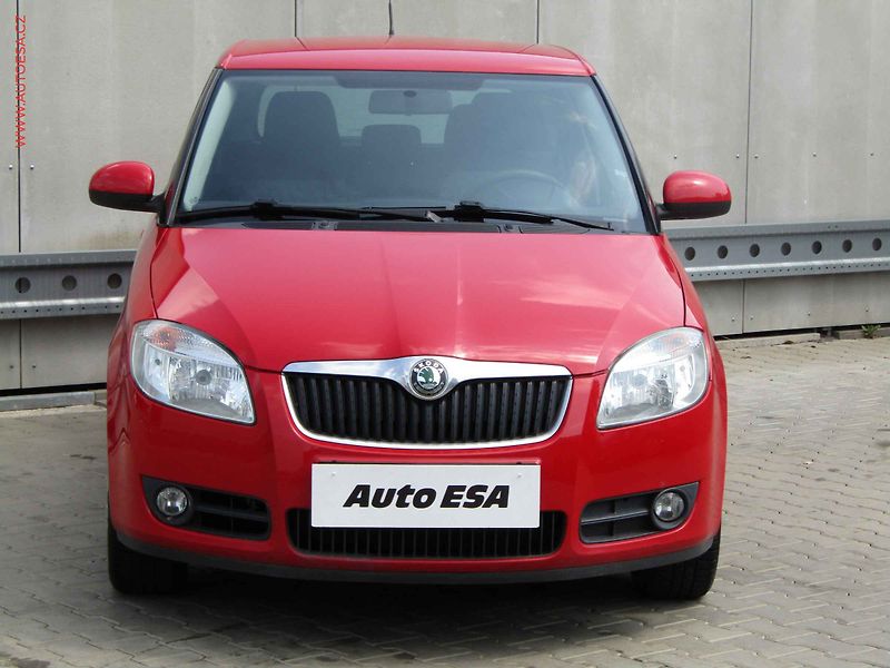 Škoda Fabia (2010) 1.2 i, AC, park.čidla - fotka 2 z 15