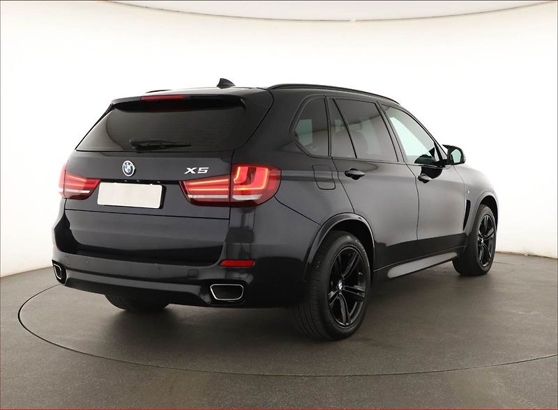 BMW X5 (2017) xDrive30d - fotka 5 z 20
