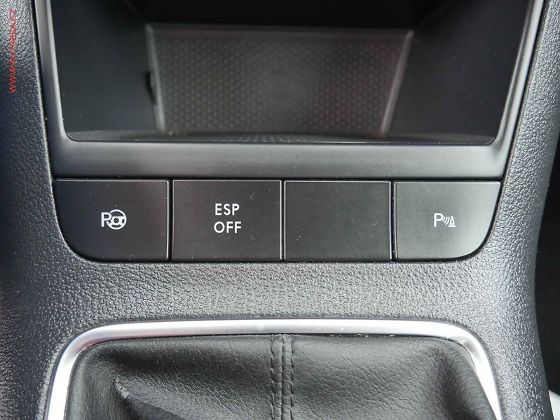 Volkswagen Golf Plus (2010) 2.0 TDi, ČR, AC, tempo, park - fotka 17 z 17