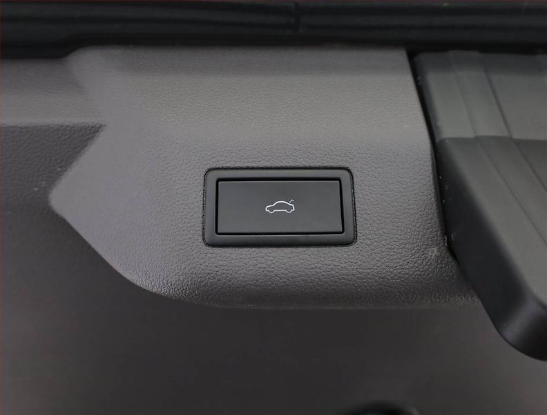 Volkswagen Multivan (2023) 2.0 TSI - fotka 19 z 21