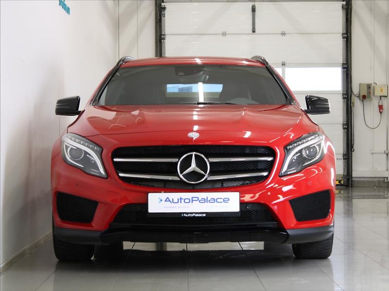 Mercedes-Benz GLA 2,0 250 4M AMG paket Kam.ČR - fotka 2 z 23