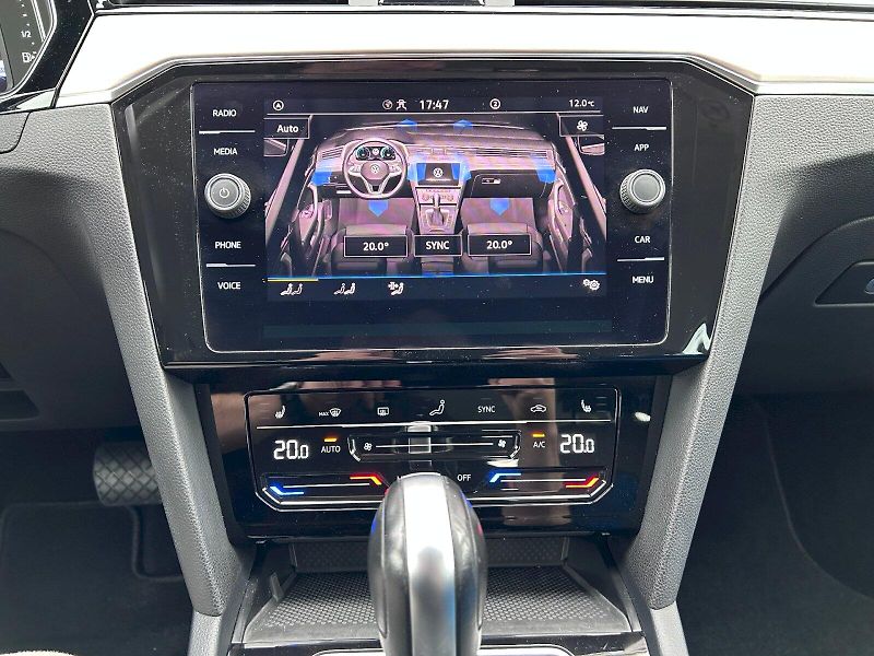 Volkswagen Passat (2022) 2.0 TSI 140kW DSG Elegance - fotka 20 z 35