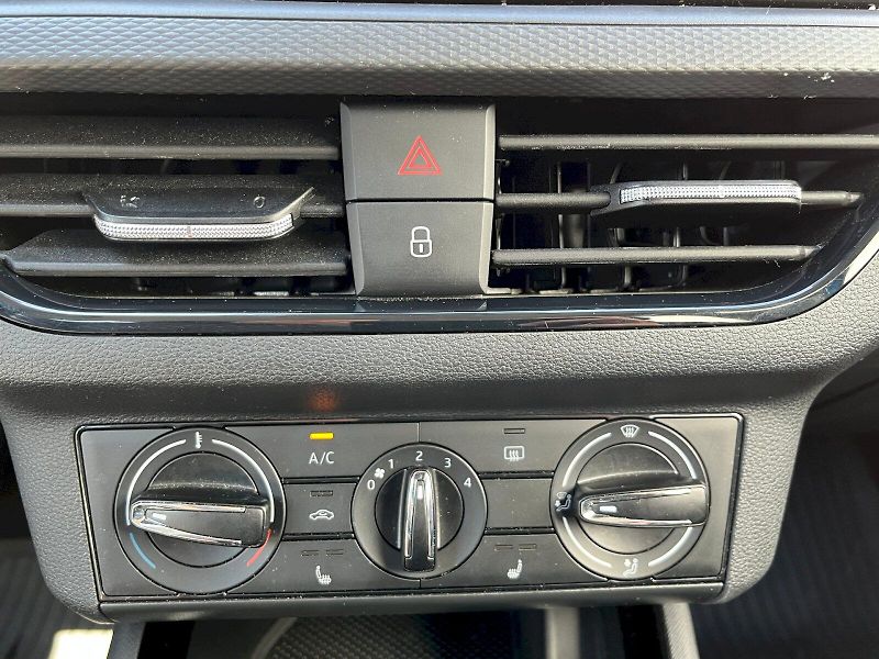 Škoda Kamiq (2023) 1.0 TSI 81 kW Ambition - fotka 24 z 28